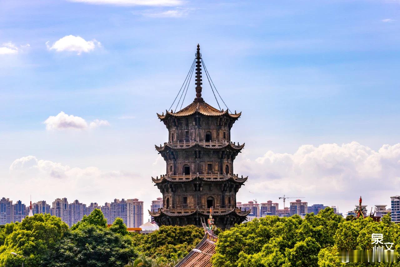 走进古街巷， 解锁泉州古城的烟火日常  提及泉州，很多人首先想到的是“东方第一大