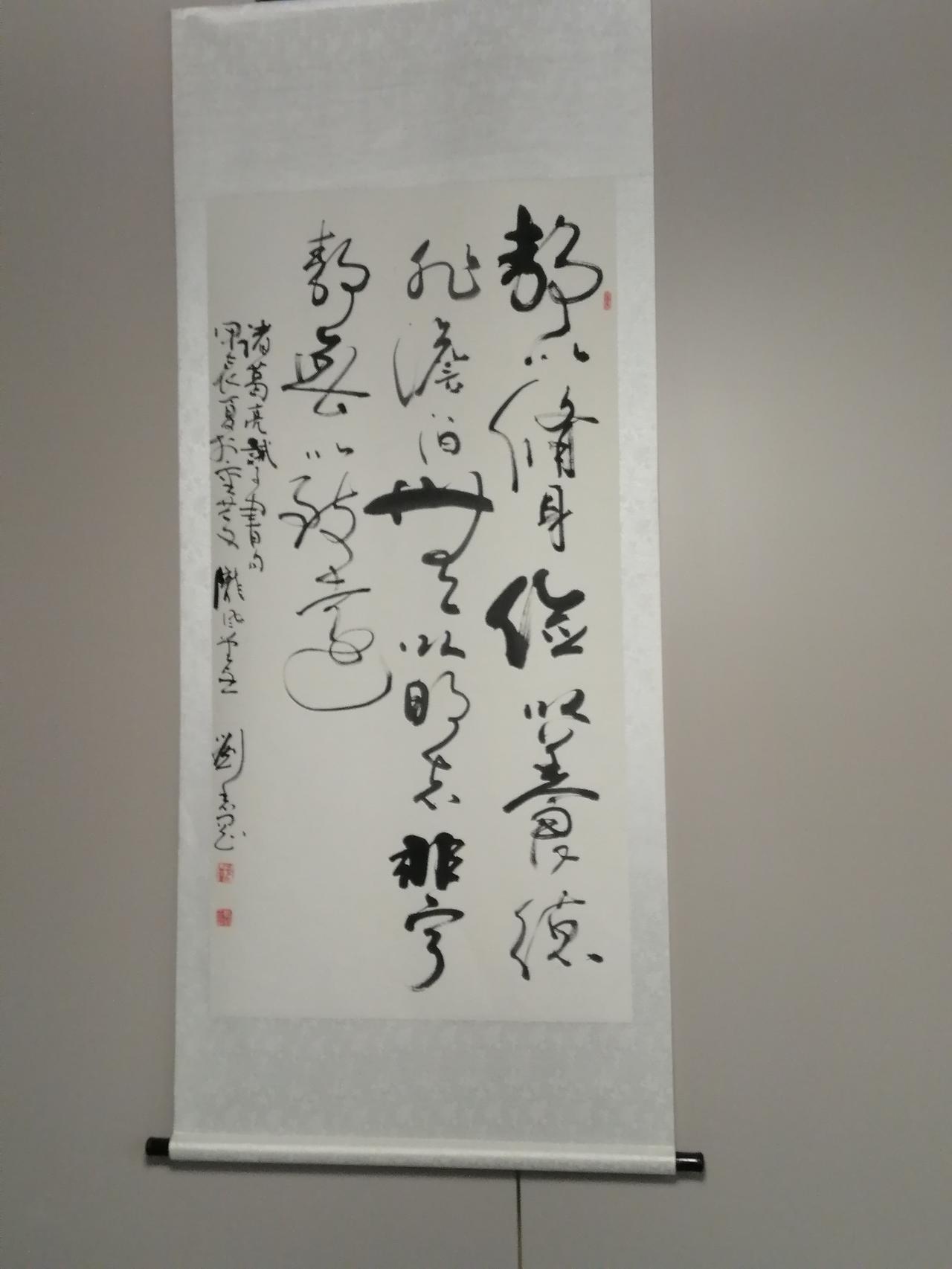 人生低调点为好，别在他人面前心云富。

近日，我在重庆九人民医院踫见一个七十多岁