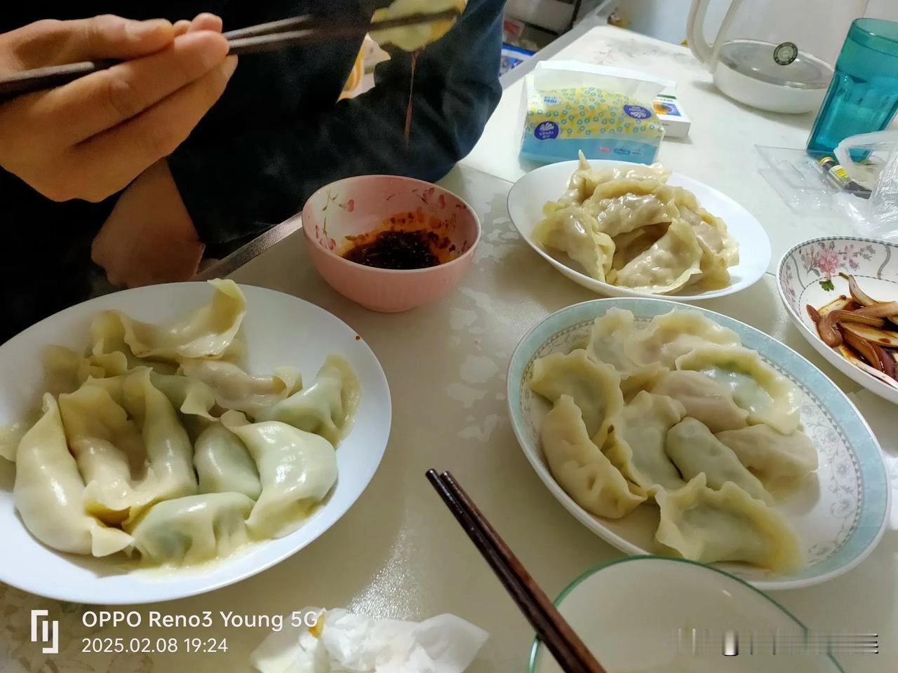 怎么评判值不值钱呢？应该把值钱换成重要，因为能用钱衡量出来的东西都不值钱，活在当