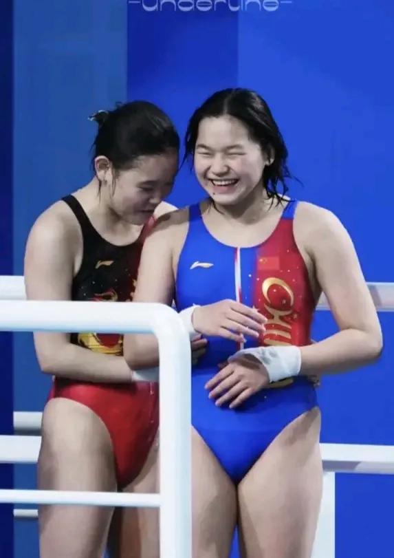全运会跳台上，胖瘦玩笑戳痛处，姐妹笑里藏着多少说不出的难。
张家齐和全红婵在跳水