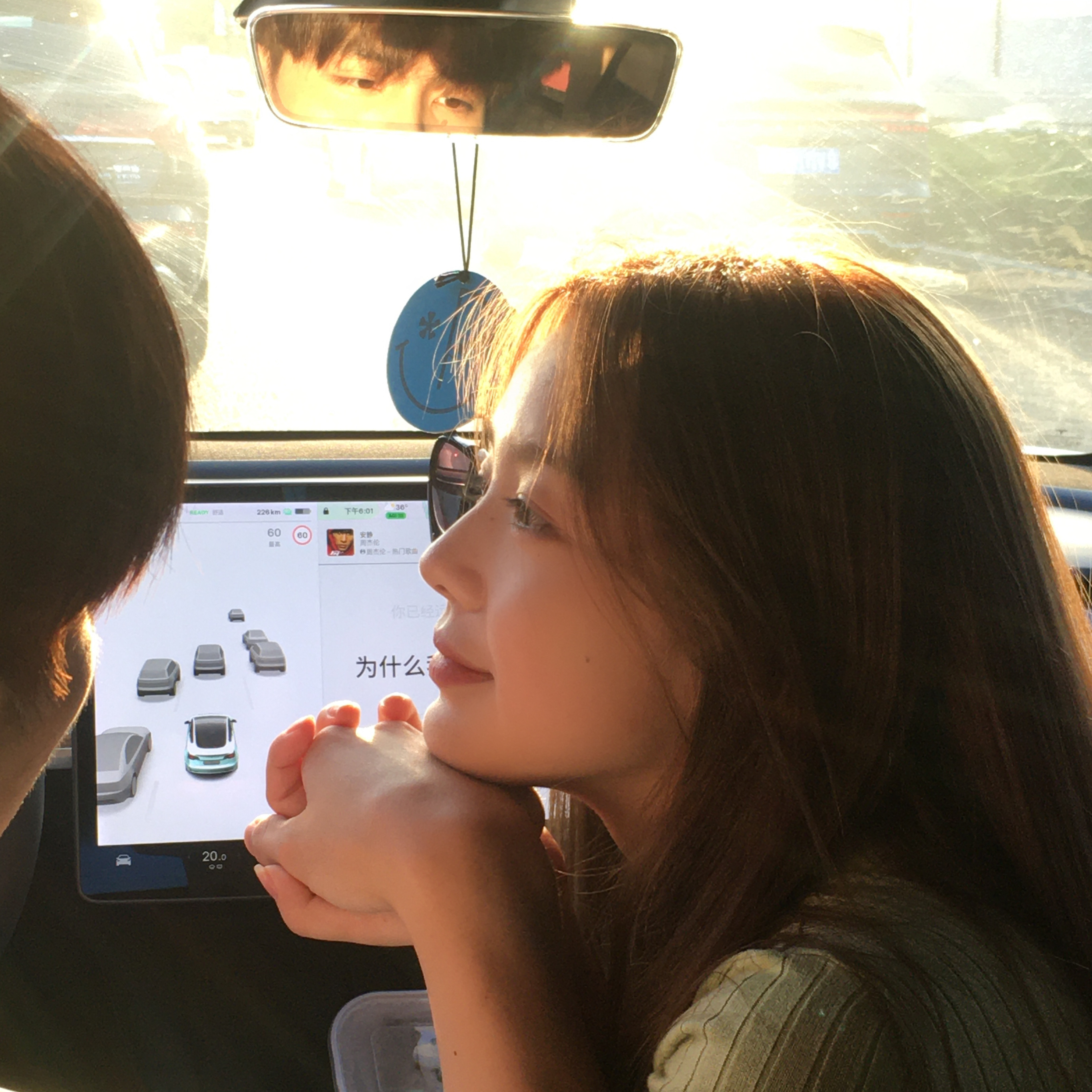 都是用6s拍的头像感！ ​​​