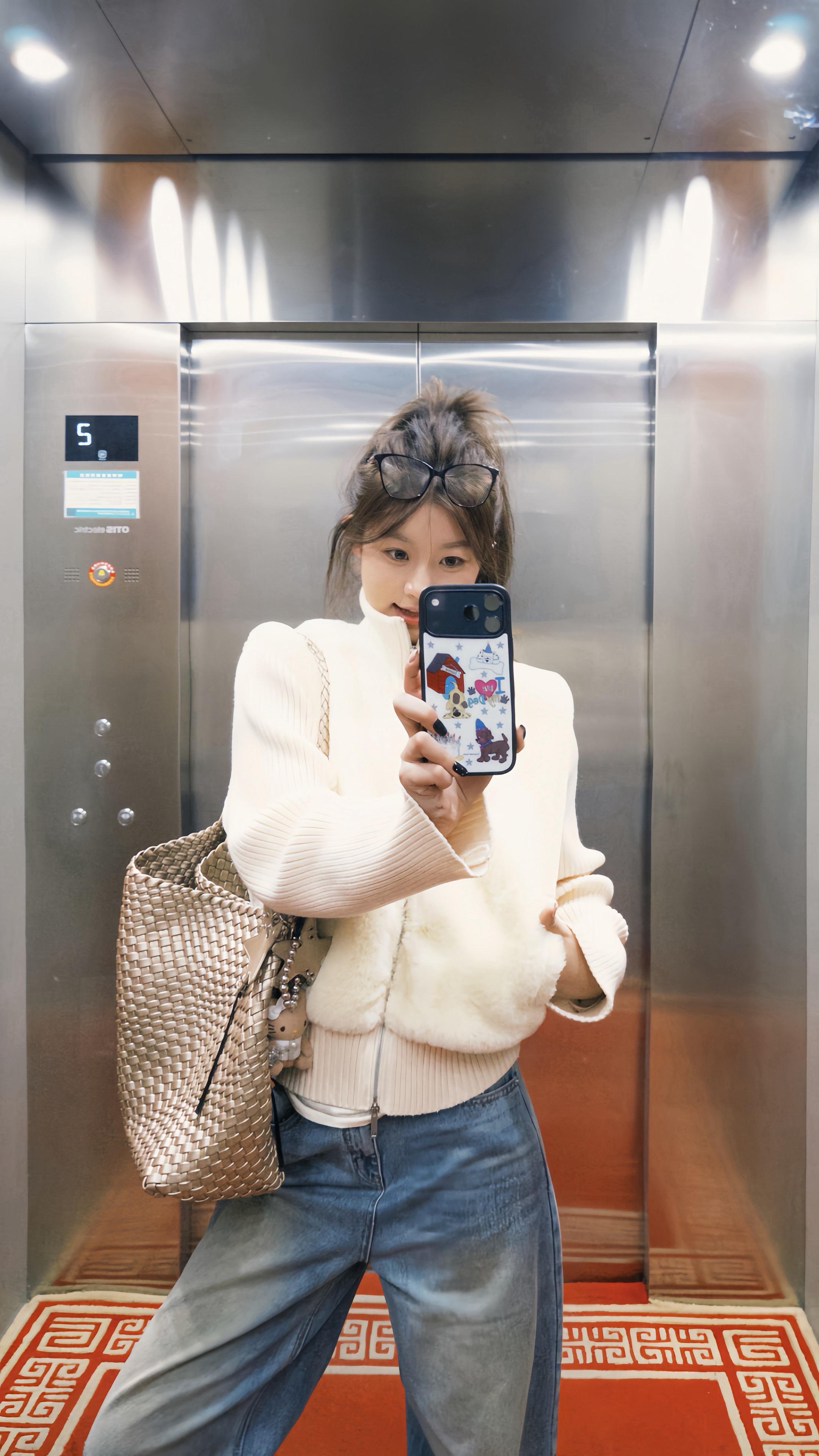 亲爱的朋友 不要惧怕生命里的褶皱或是痛楚 这一切都会变成舒缓的云朵飘去...