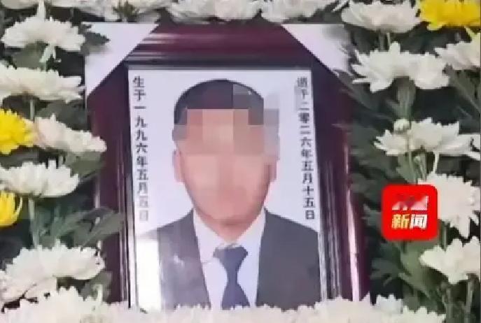 送死人，把自己也搭进去了。近日，贵州毕节市有一30多岁的男子，村里有一老人去世，
