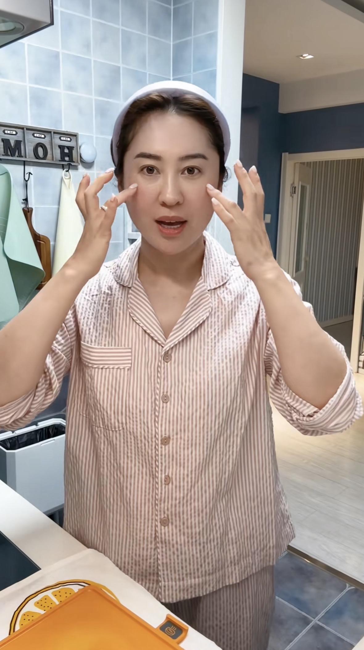 #睡衣家居服 #佳木斯 姐姐穿的就是这一款啦！不善言辞 就是帮啊#在家也要美美哒