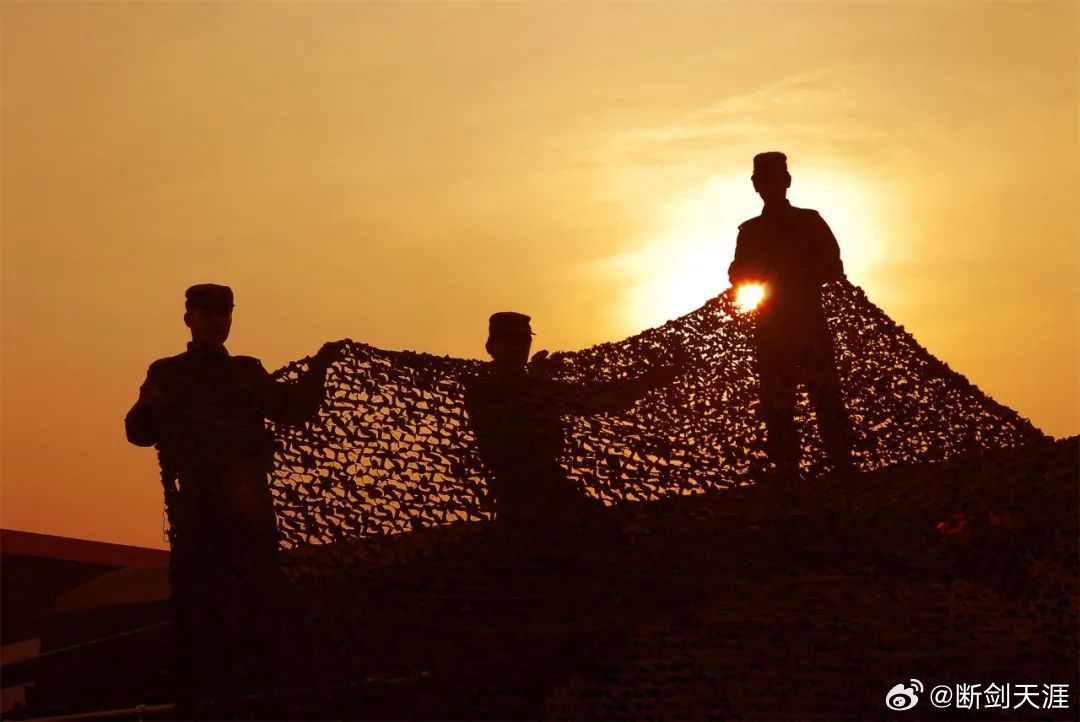 东风快递火箭军正青春火箭军 《一切为打赢》枪要天天擦刀要天天磨当兵习武咱没呀没得