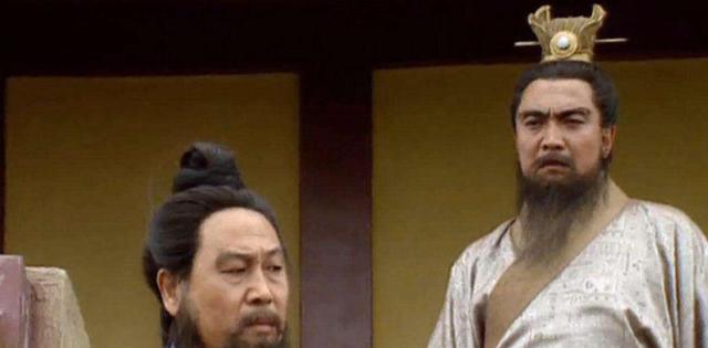 乱世烽烟起，群雄逐鹿中原。曹操倚仗宗族与猛将开疆拓土，夏侯惇作为其心腹大将，屡次