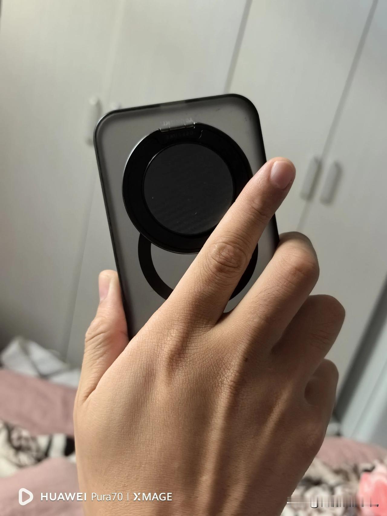 假装手上拿的是oppo findx8（因为和华为Pura70一样大），正好有一个
