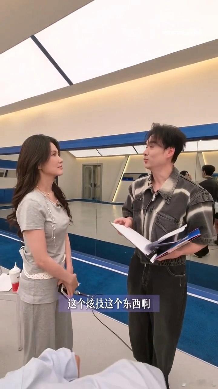 赵兆正式向徐洁儿道歉还记得徐洁儿之前出圈的海豚音舞台，技巧惊艳全场，当时被点评炫