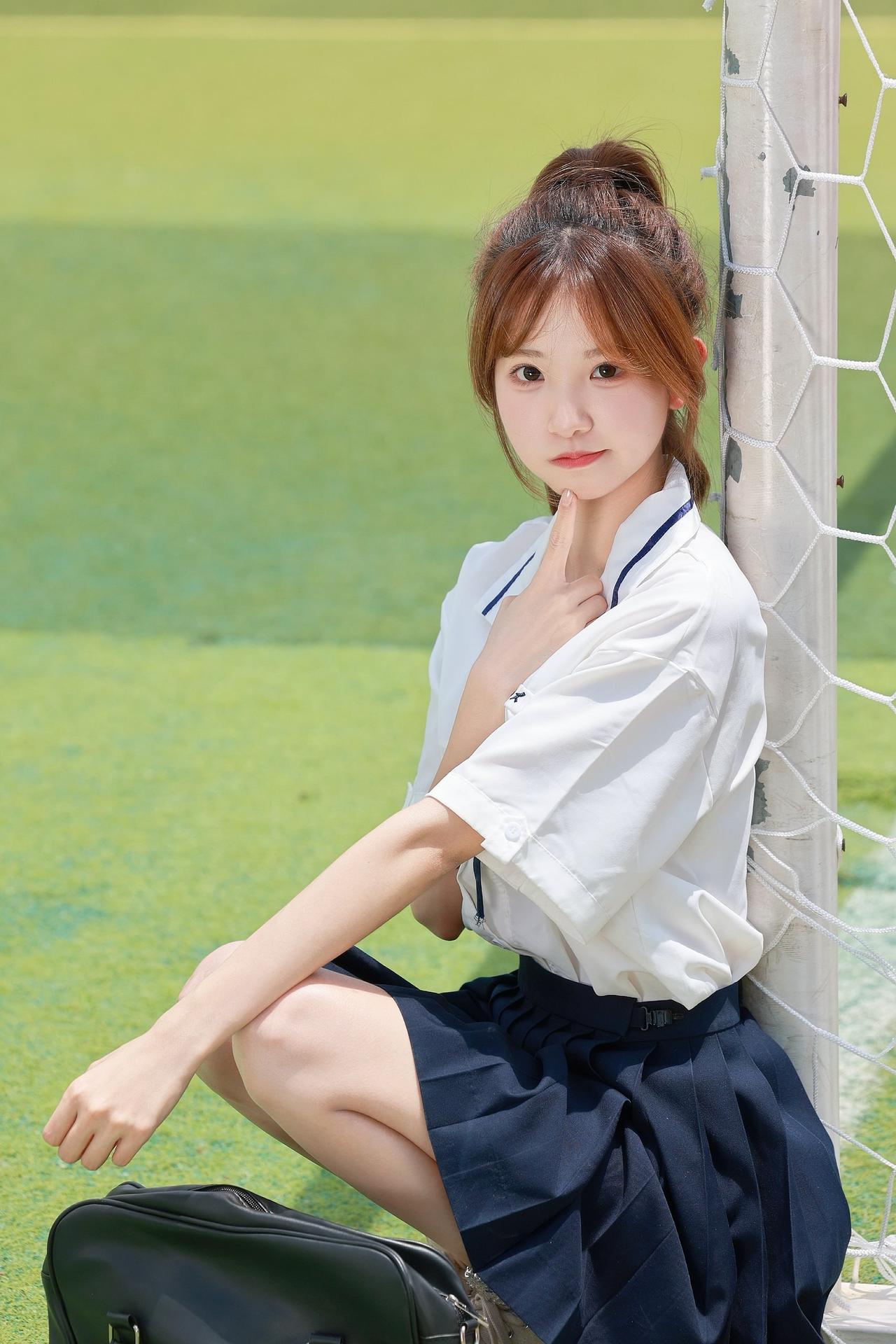 青春校园风，少女与足球的完美邂逅🏐💕