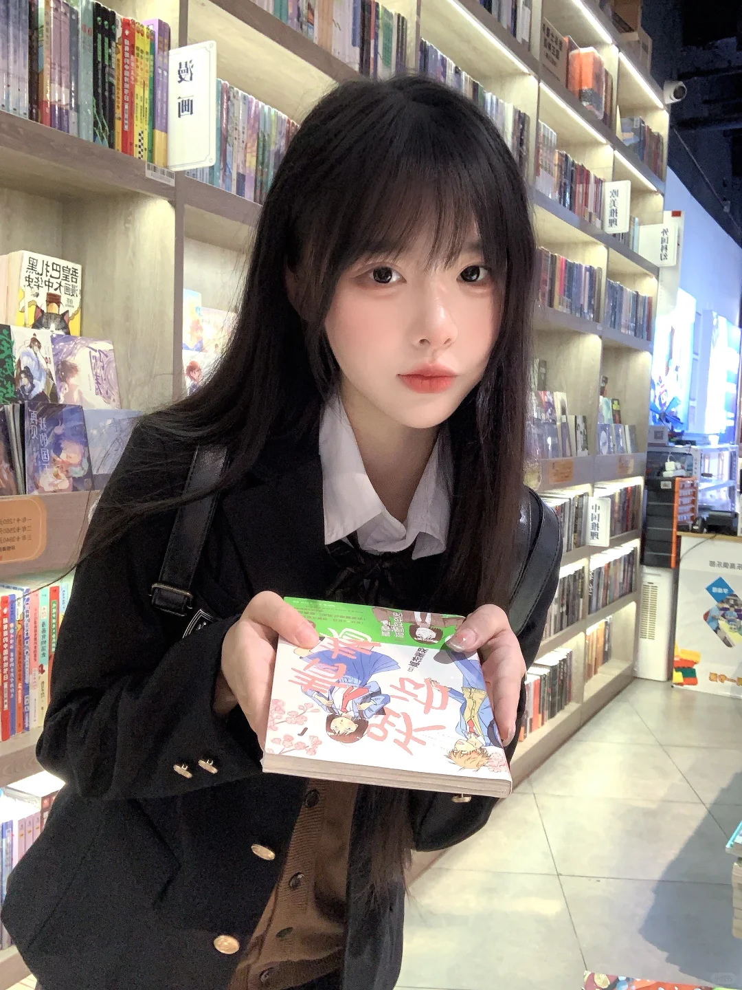一起逛书店咩📖 (･v ･