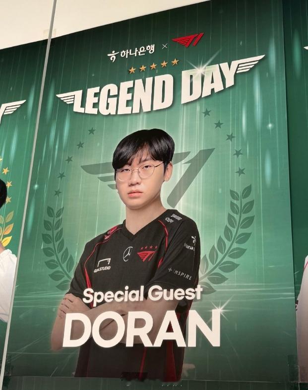 这下我也是五冠王了！粉丝发现韩亚银行Doran海报是用Faker身体合成的难绷[