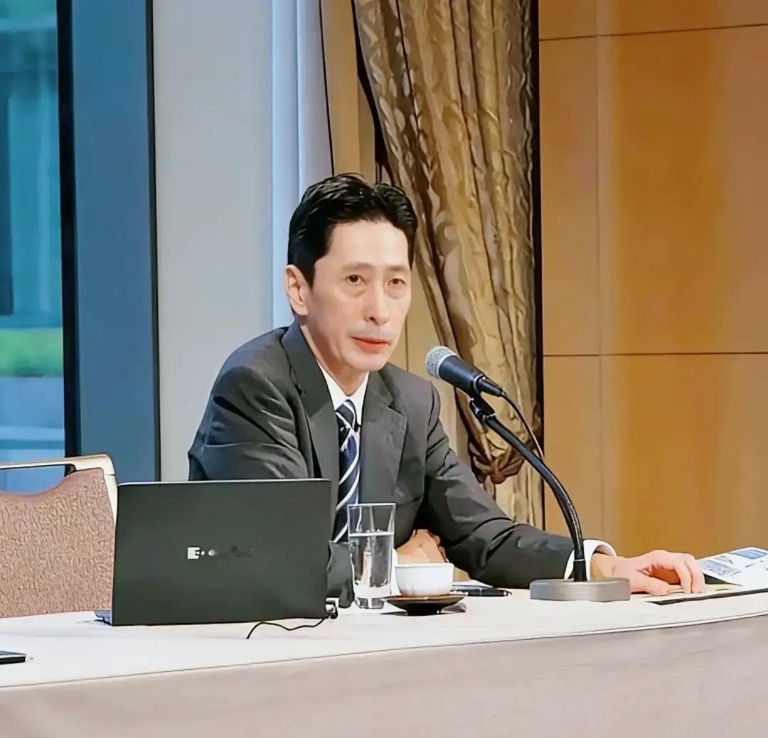 中日经贸摩擦，又被推上台面。
 
1月9日凌晨，日本外务省亚洲大洋局局长金井彰紧