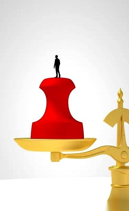 讲真，永远别去赌一个天秤男会坚定不移地选择你。
你以为他温文尔雅，对谁都好，是暖