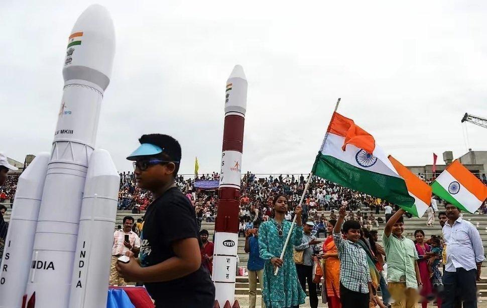 要不是韩国、日本、印度等国经常火箭发射失败，普通中国人恍惚中都以为，发射个火箭和