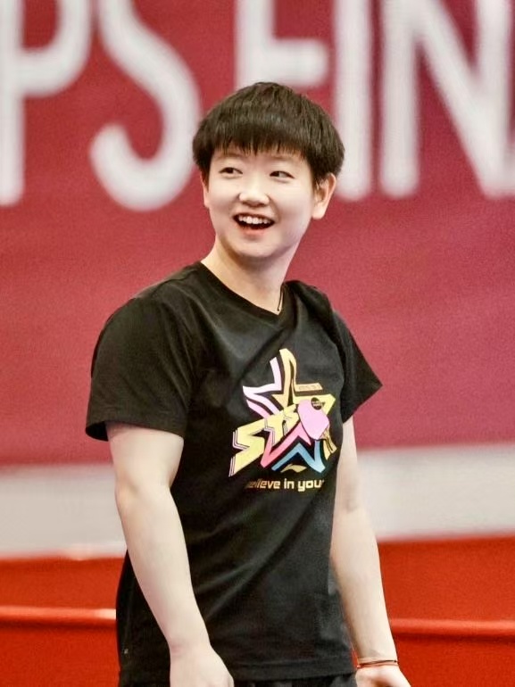 孙颖莎  新年开门红！孙颖莎2月要官宣新商务了，合作一个接一个，我们莎莎简直太讨