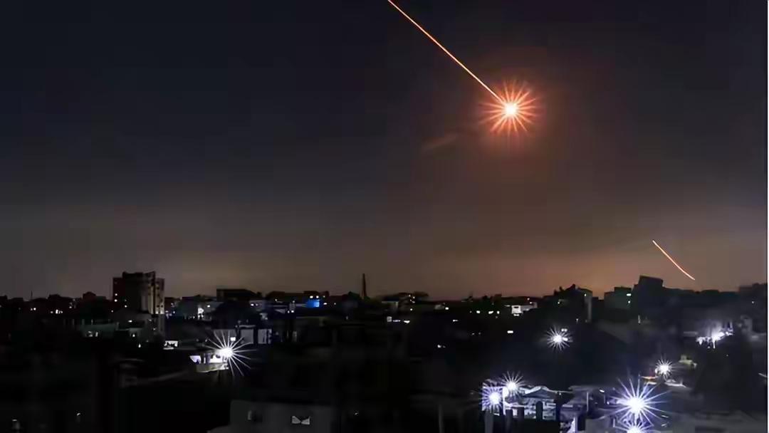 伊朗给全世界上了一课：打破美国霸权，这才是最硬的路！
 
别再迷信美军无敌神话！