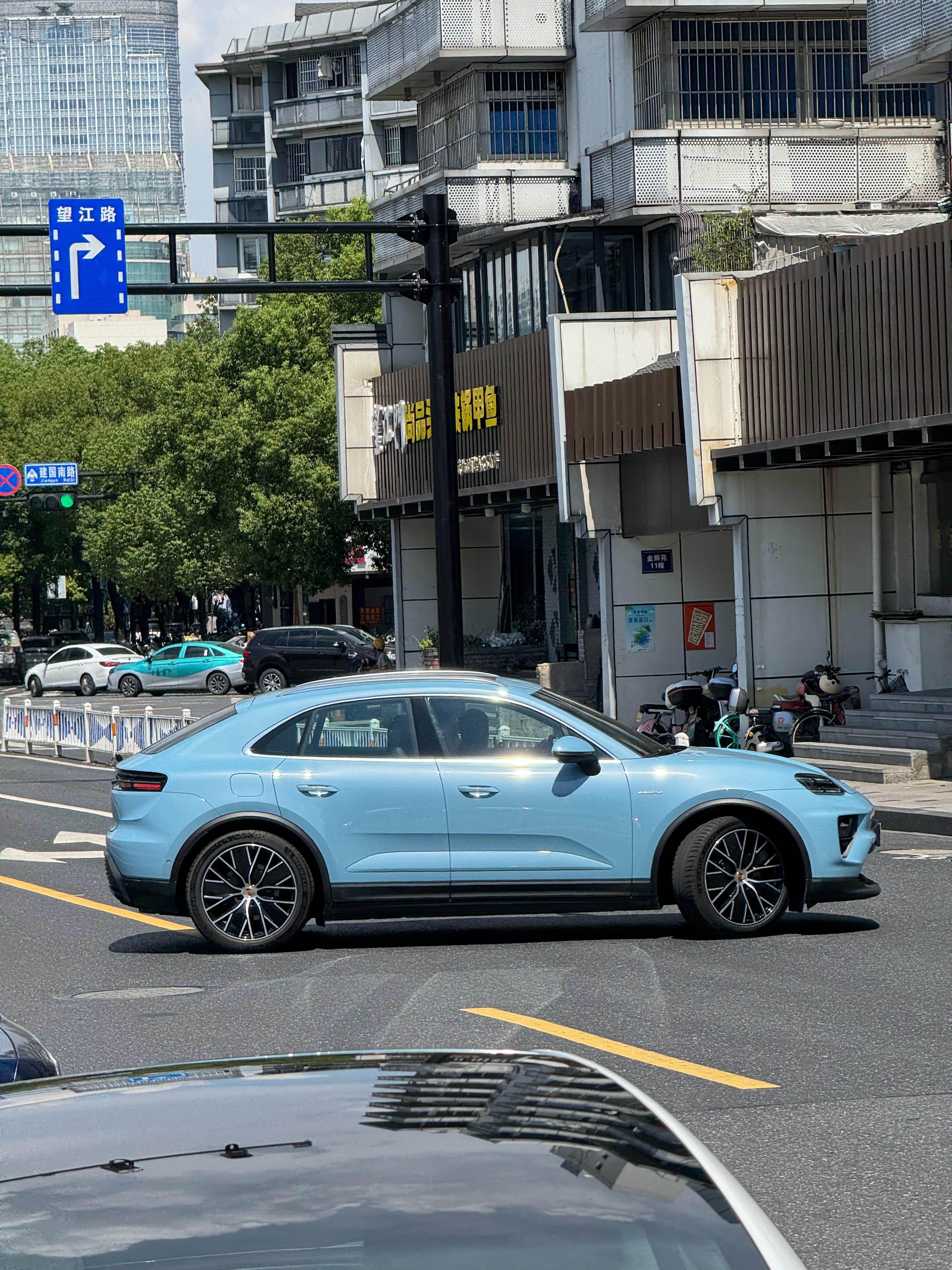 纯电Macan，挺少见 汽场全开 ​​​