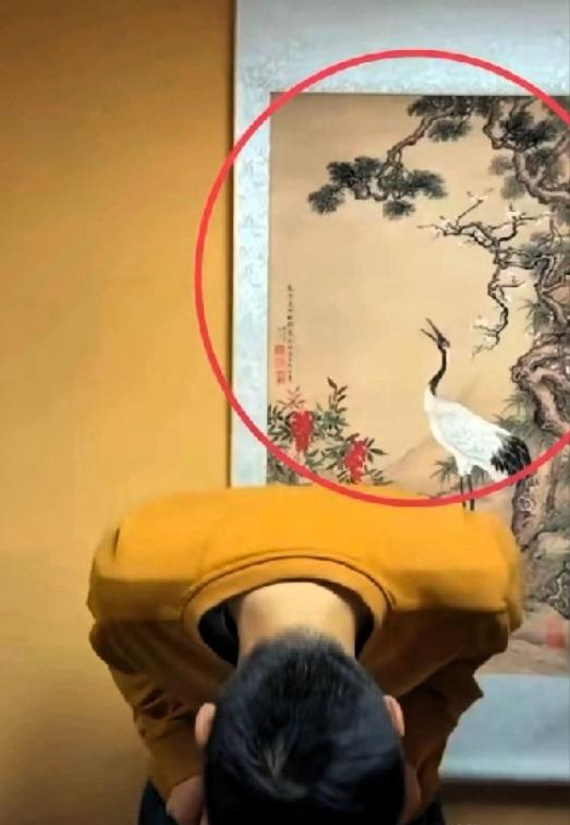 这届网友属实是长了显微镜眼睛。

陈宇昕发道歉视频，本来大家盯的是他嘴里说了什么