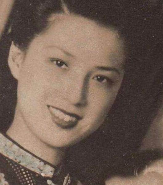 1918年，广东女子结婚6年不能生育，被丈夫抛弃，谁料，却被年轻军官求婚。她摇头