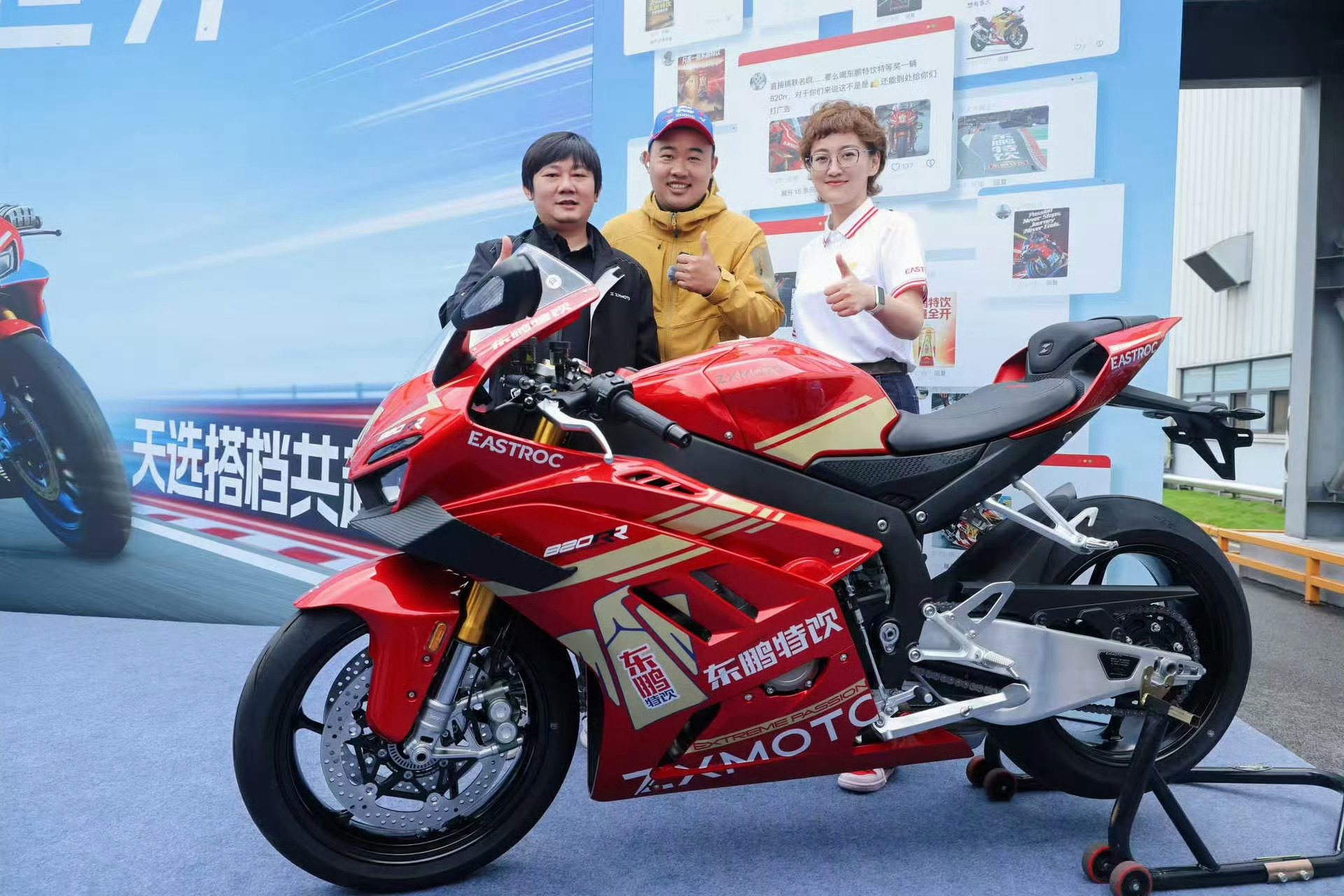 东鹏特饮冠名张雪机车张雪说很多品牌来找但冠名只选东鹏张雪把唯一冠名权留给东鹏真提