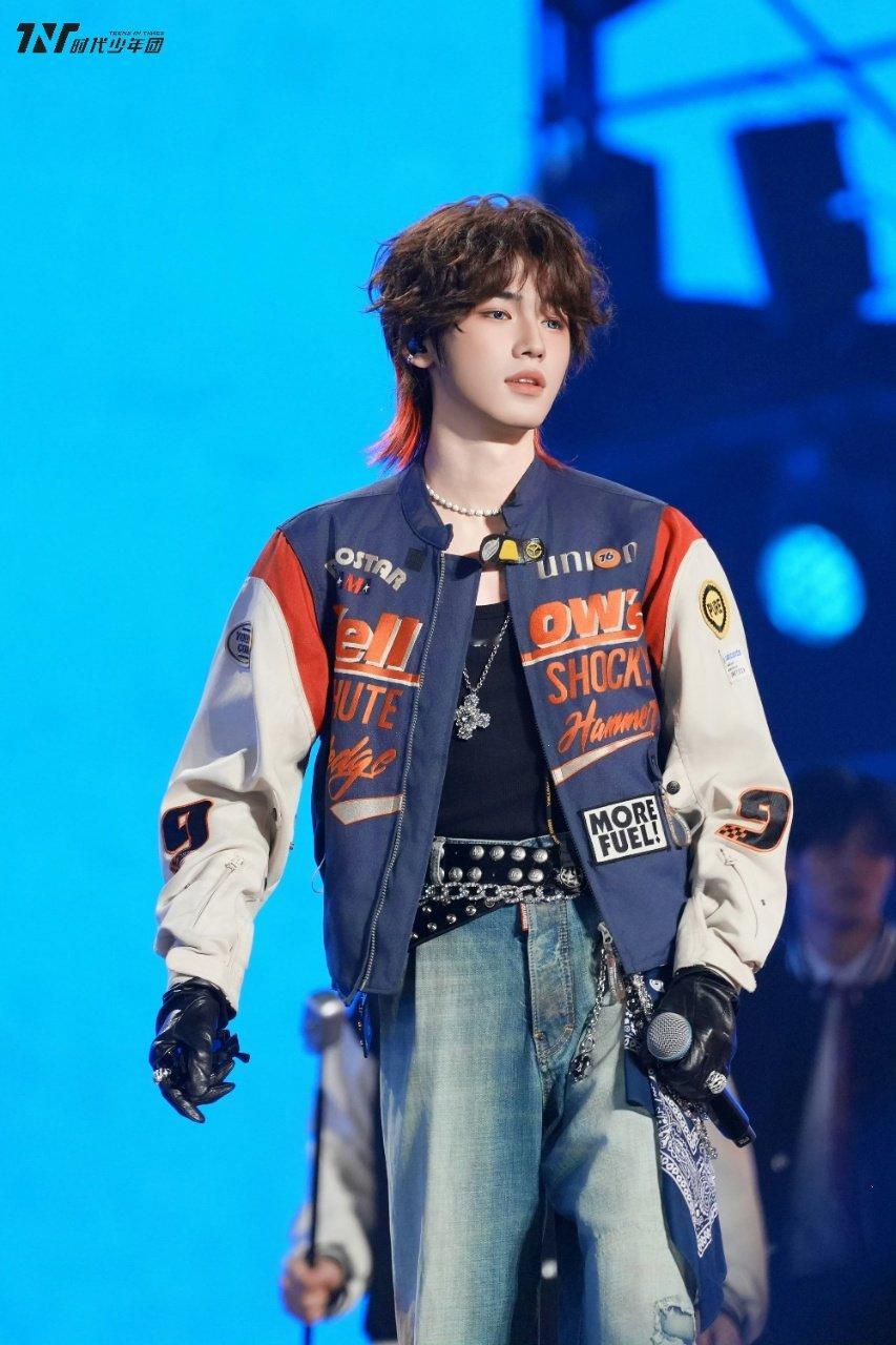 宋亚轩whoknows舞台妆造宋亚轩新音现场图 宋亚轩新音现场图来啦 