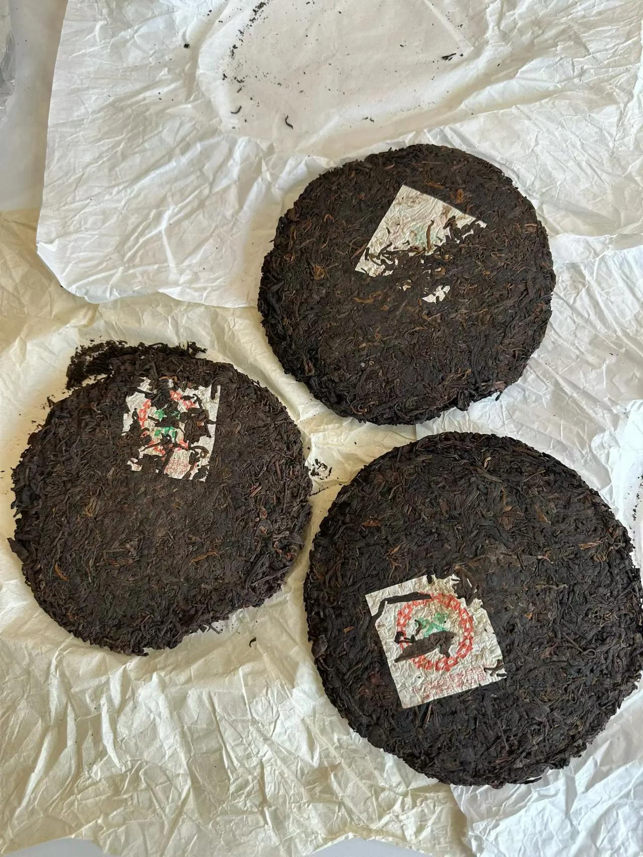 勐海茶厂80年代8592熟，干仓真品好喝。80年代勐海茶厂8592熟 普洱茶