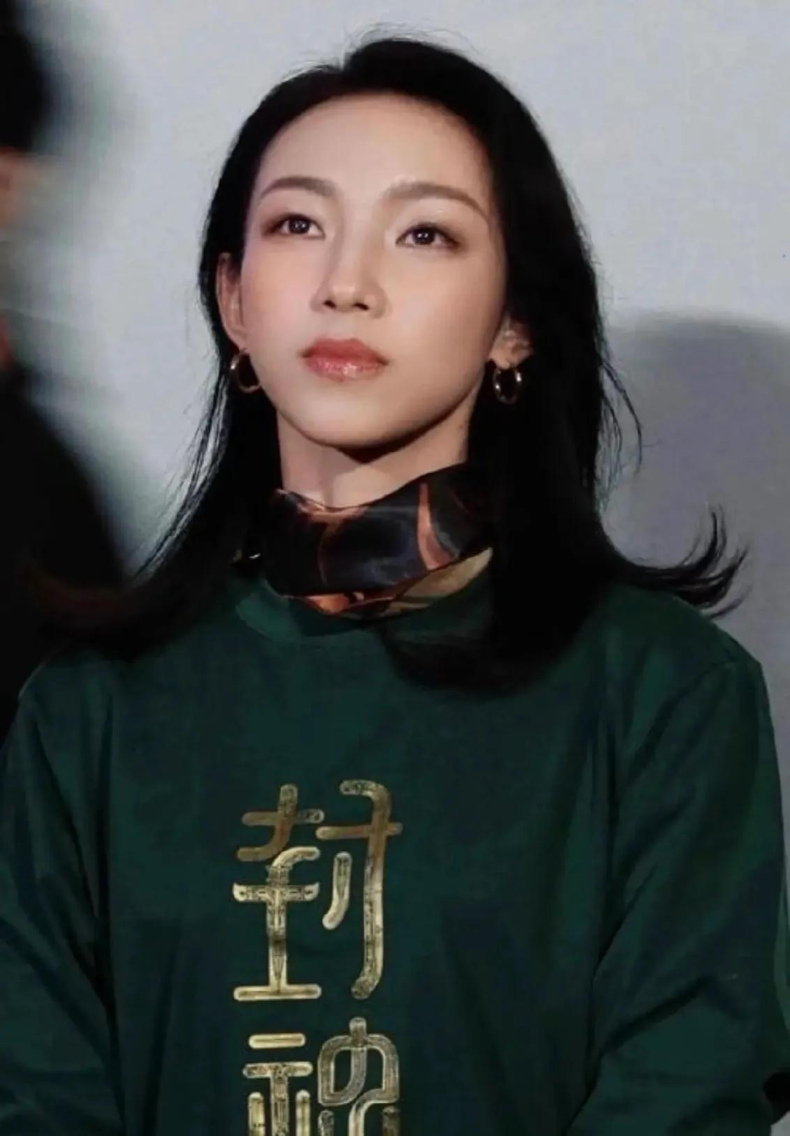 那尔那茜这事最让我生气的，
不是她考了179分就能录取一本学校，也不是毕业之后违