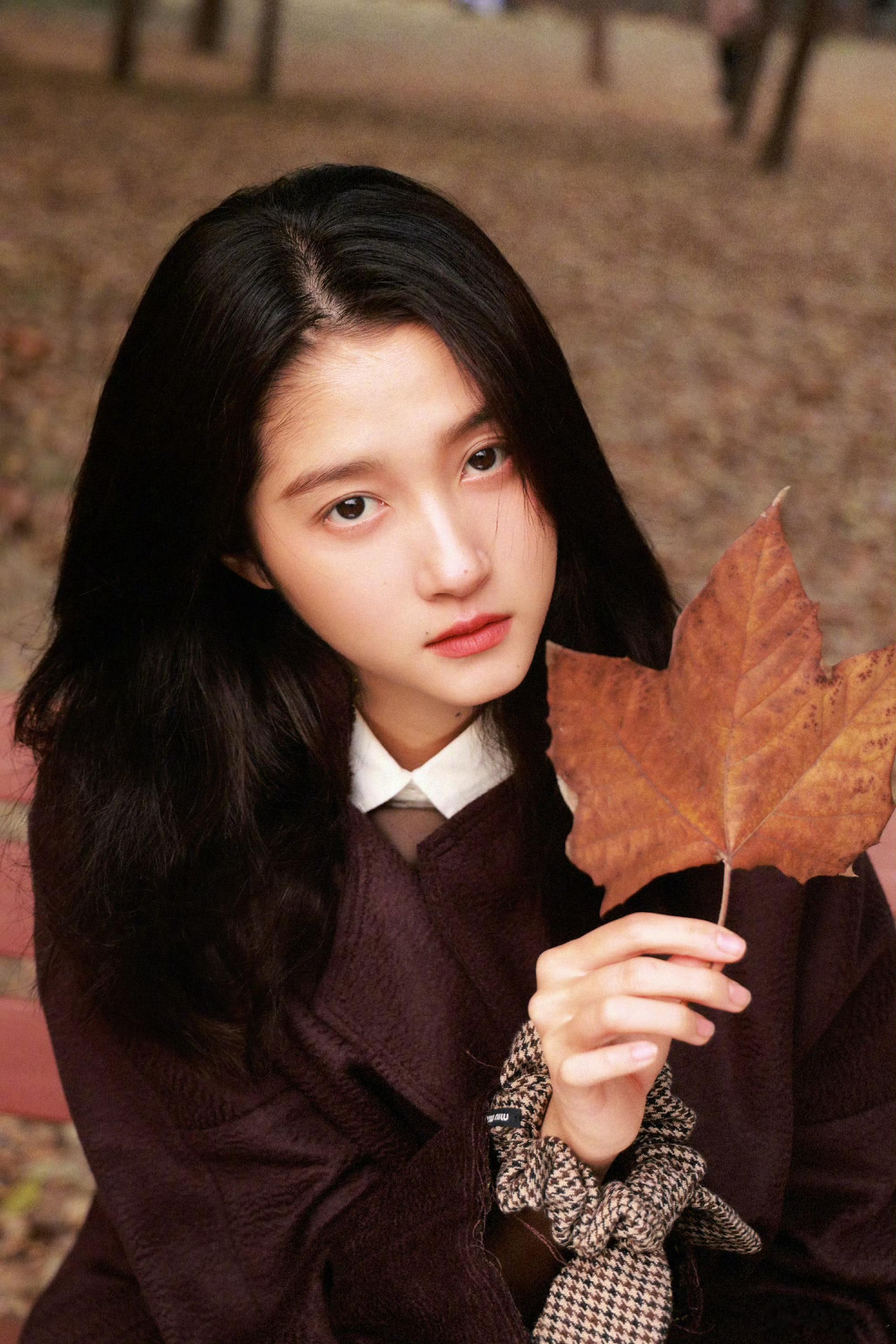 关晓彤淡淡的就很好 每一次都被关晓彤的颜值折服，太好看了妹妹！ 