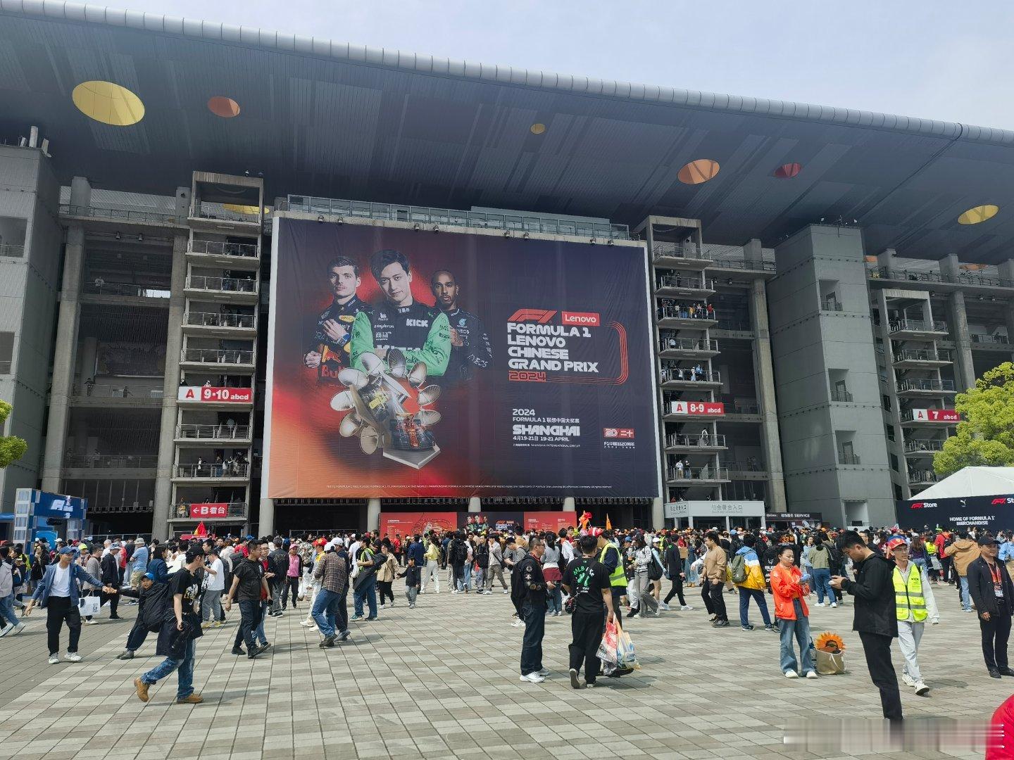 从没有这么拥挤过，F1太值得来现场感受一下了！ ​​​