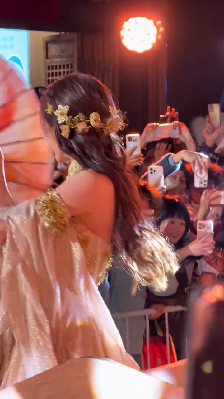 快往后，太美了，我每个角度都那么美。