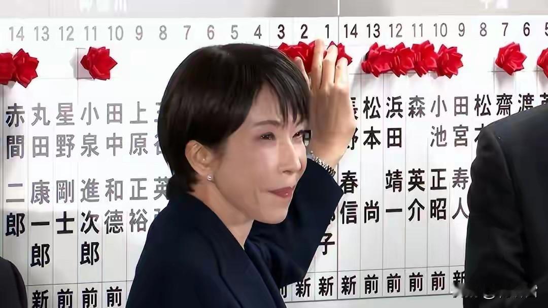 高市早苗真是机关算尽，她在给大家拜年时，特意把往年“祝在日的华人华侨新春快乐”的