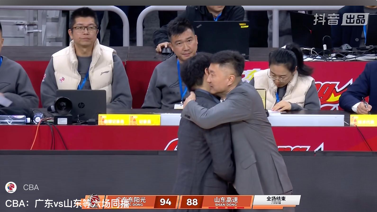 广东94-88开季六连胜，MVP毫无疑问是三分10中5的徐杰；不过对山东来说，今