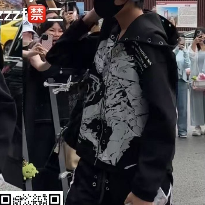 下班还换了身衣服 