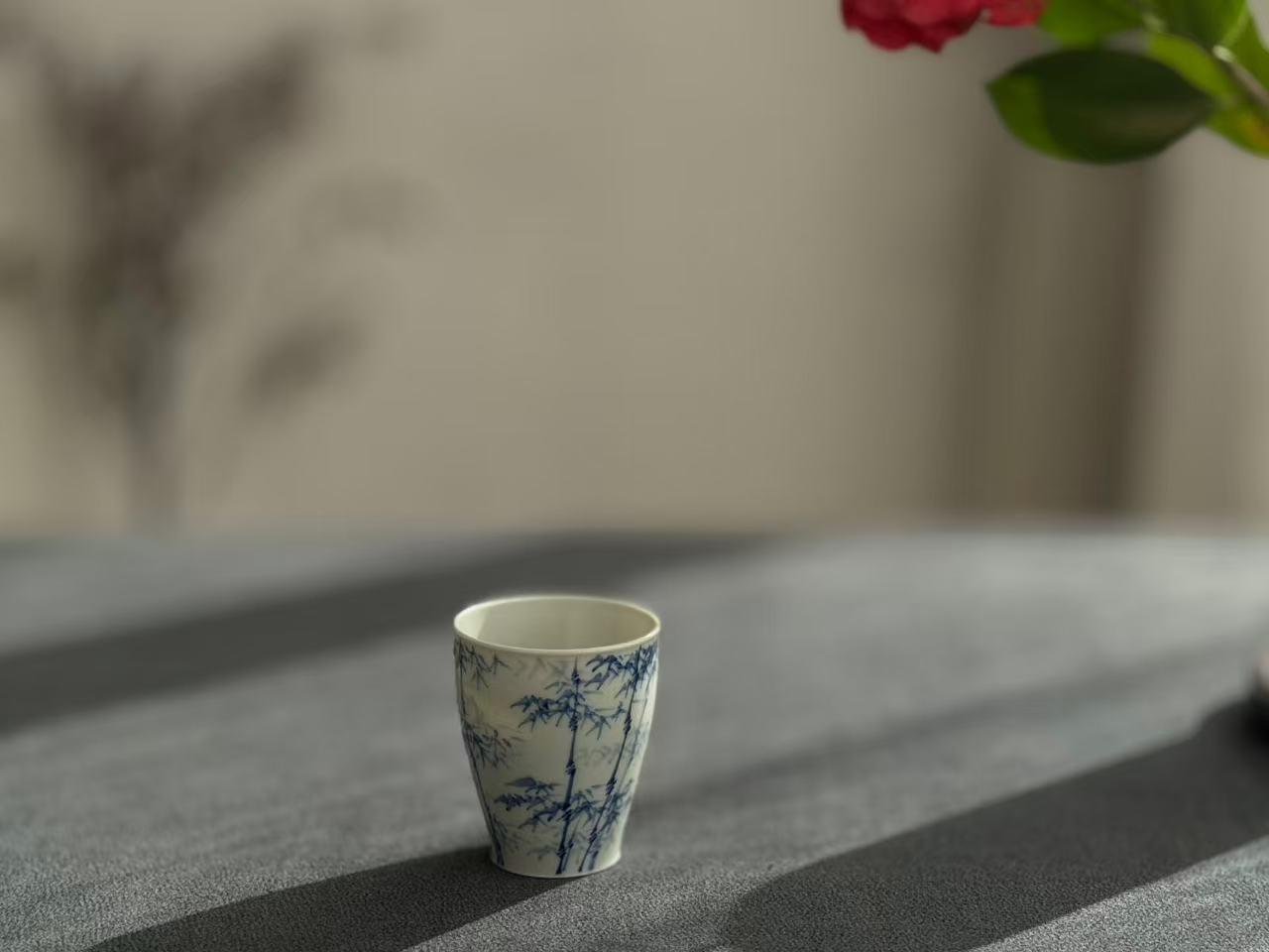 几块钱一只的青花茶杯为什么不能买？
因为问题太多了！
这个价格，注定它不可能是手