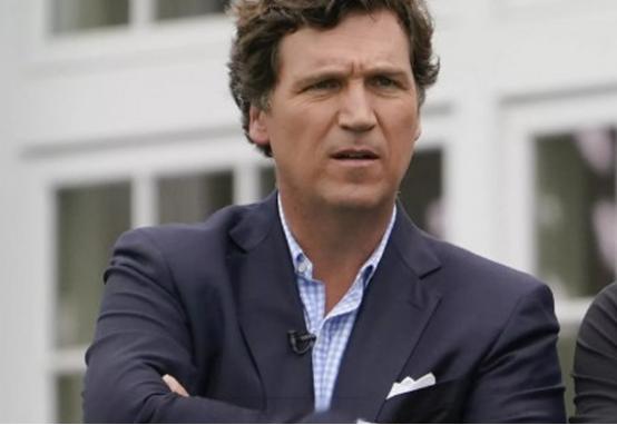 “台独”分子的精神支柱，塌了！就在1月14日，美国顶级名嘴卡尔森直接给“阻挠统一