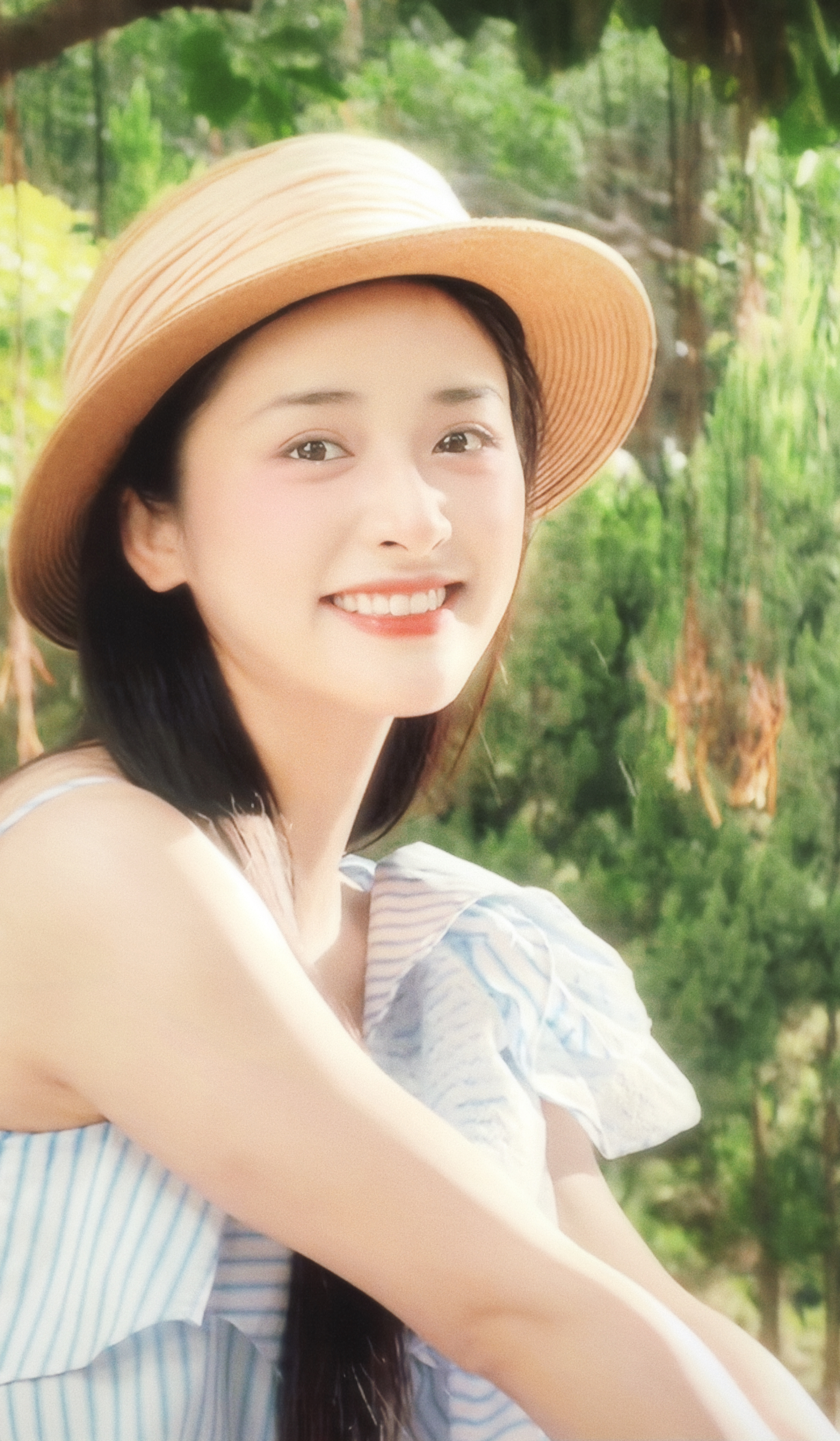 沈月 也是很神吧，随便拍个视频三百六十五度展现了脸的各个角度，截成静态竟然每一寸