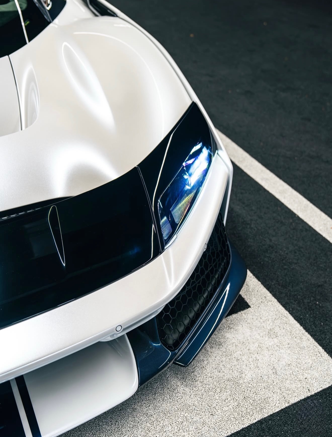 Ferrari F80 油漆：Bianco Italia 内饰：blu Elet