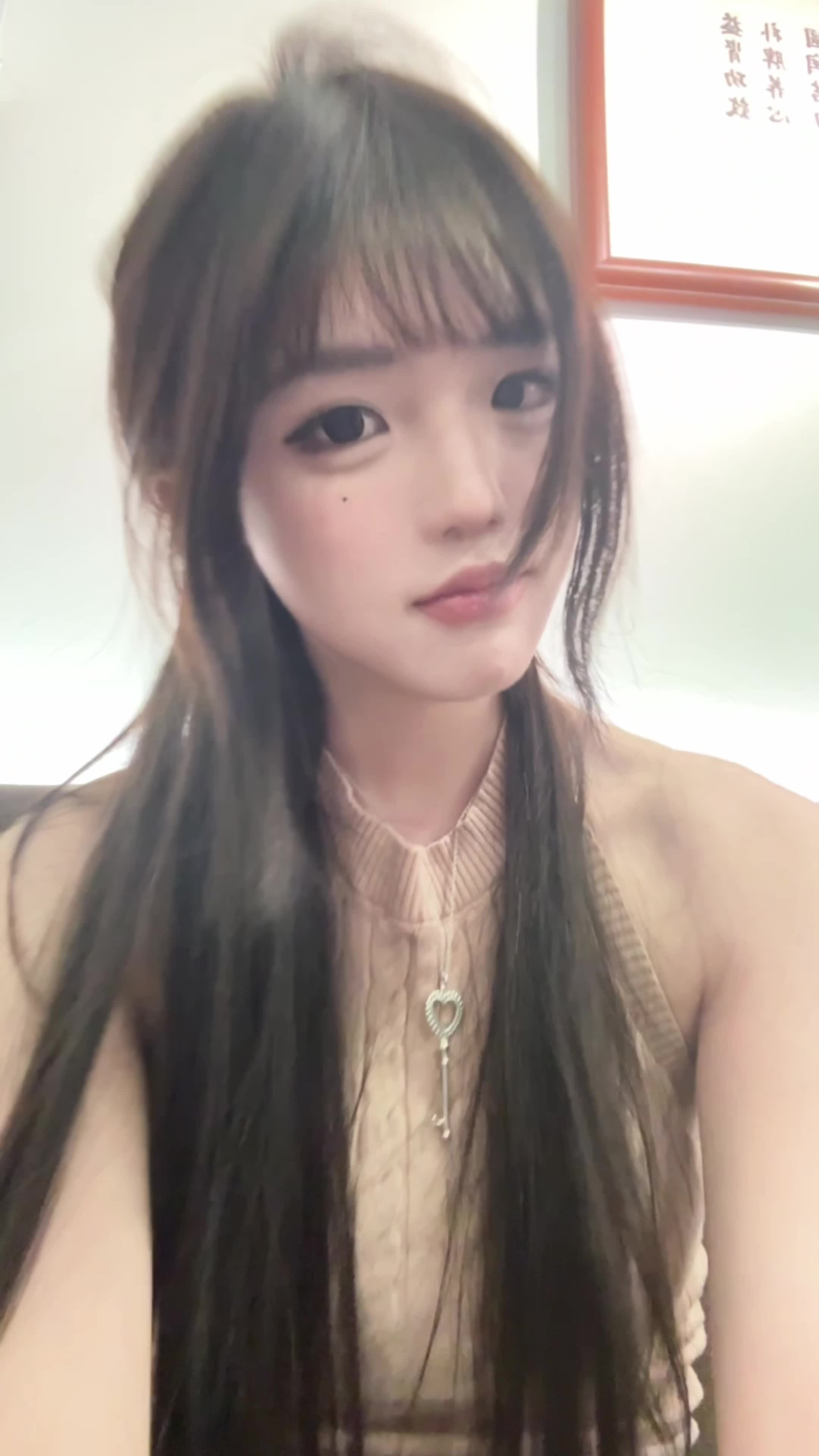 比我可爱的女生有很多 比我无理取闹的又有多少个