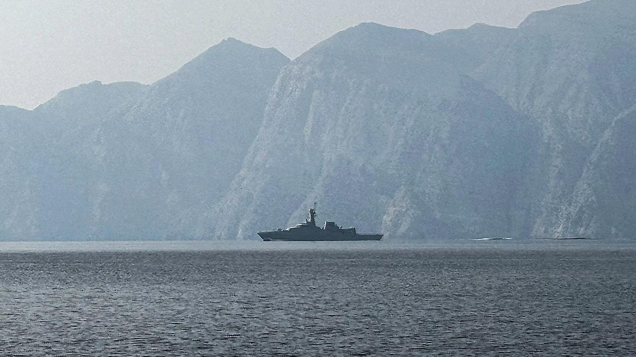 伊朗方面周一表示，已成功阻止一艘美国军舰进入霍尔木兹海峡。
据伊朗法尔斯通讯社援