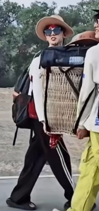 栏杆组进场了物资组随后就到⬇️ 
