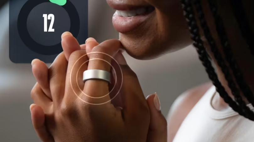 锐步“玩跨界”推出首款智能戒指，目前功能集中在健康方面，如果未来能跟都市小说一样