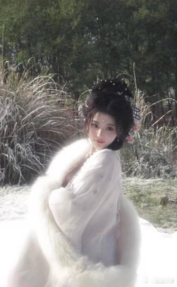 谁把俞浅浅拽来风华合伙人跳舞孔雪儿30秒的视频看了30遍 短短的舞蹈时刻，俞浅浅