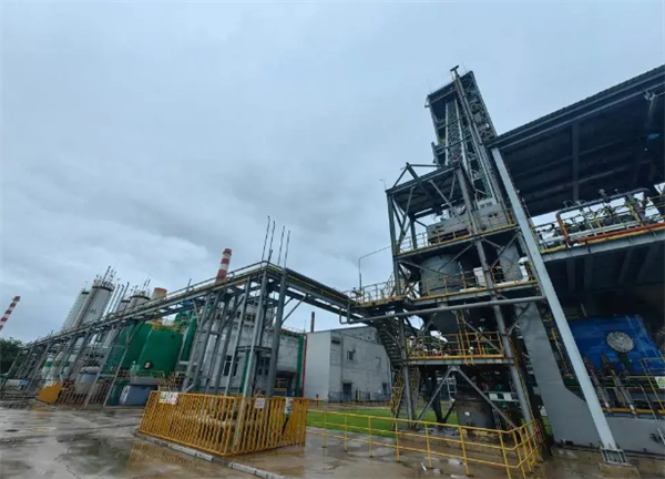【鞍钢集团的绿电绿氢流化床氢冶金中试线实现工艺贯通】据媒体报道，鞍钢集团建设的全