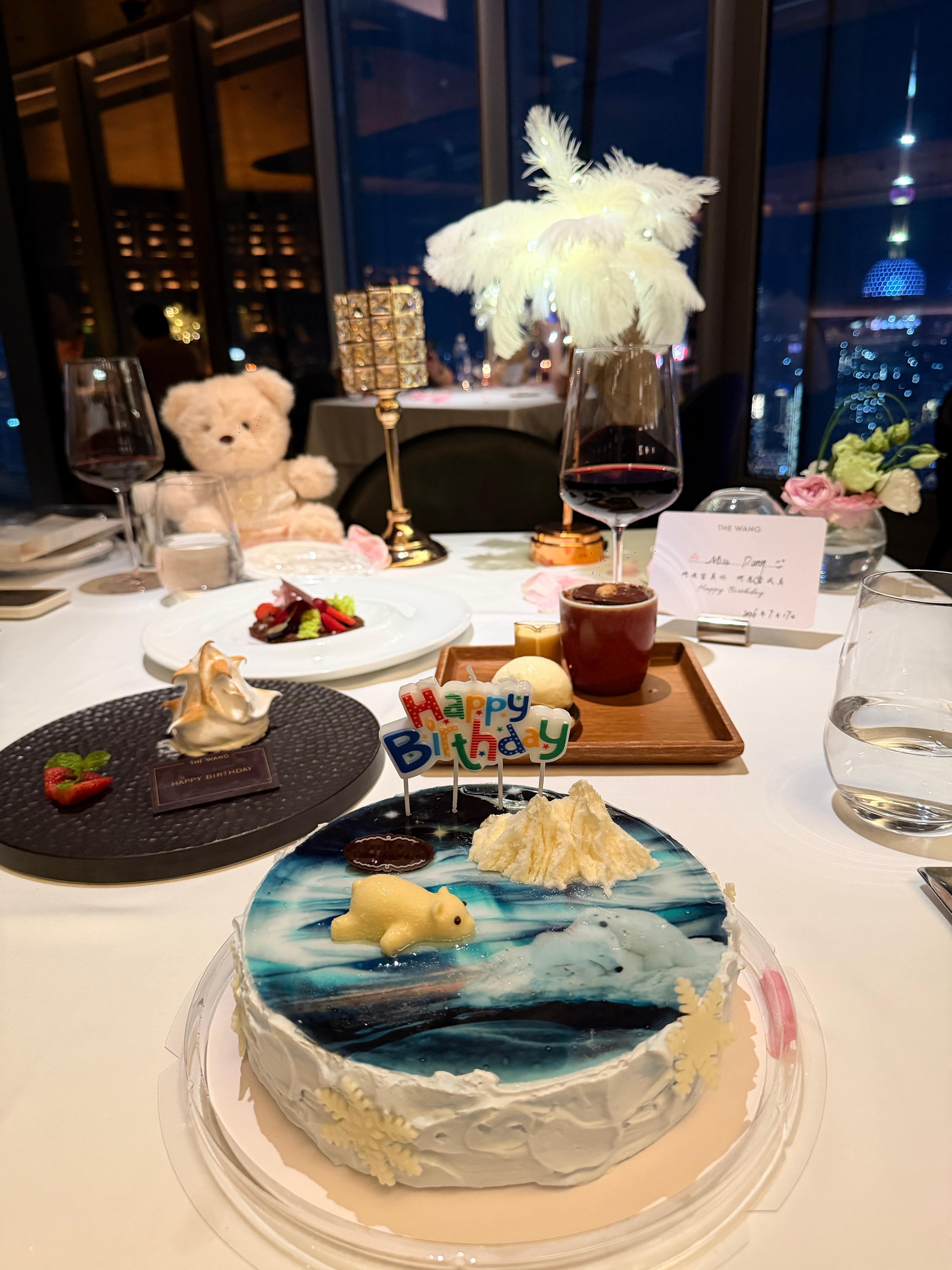 祝自己无忧无疾事事顺心🎂ootdOOTD 上海·上海中心大厦