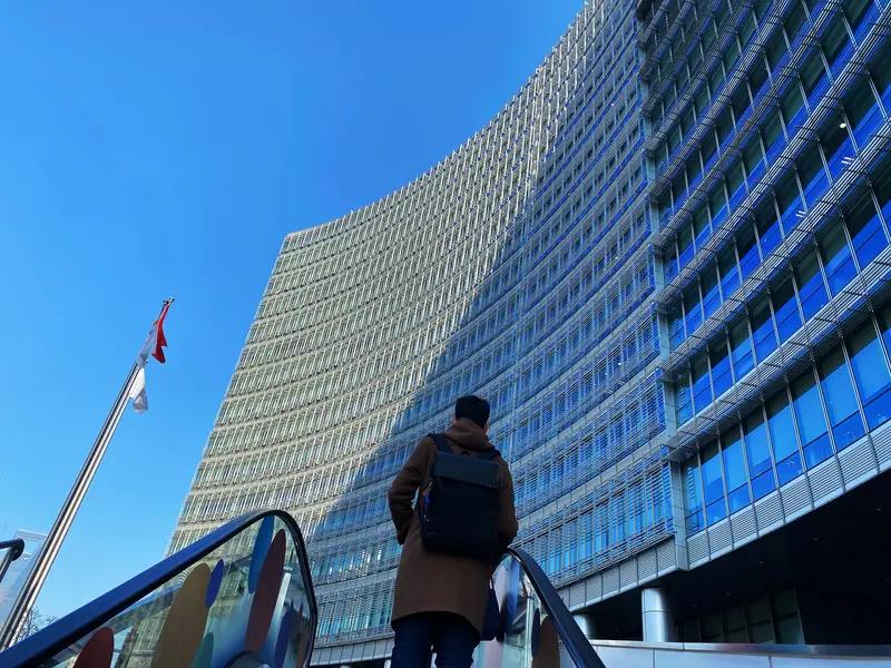 德国的汽车，法国的红酒 ，意大利的包都别在中国卖了，等大飞机成熟了，空客也别卖了