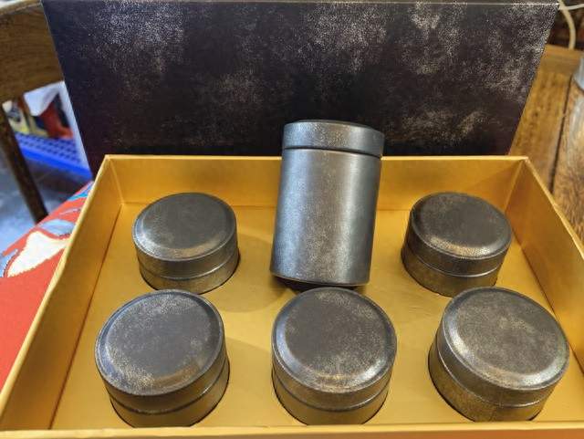 你家有铁皮茶叶盒吗？放在家里有大用处，拿钱都难买，赶紧找出来