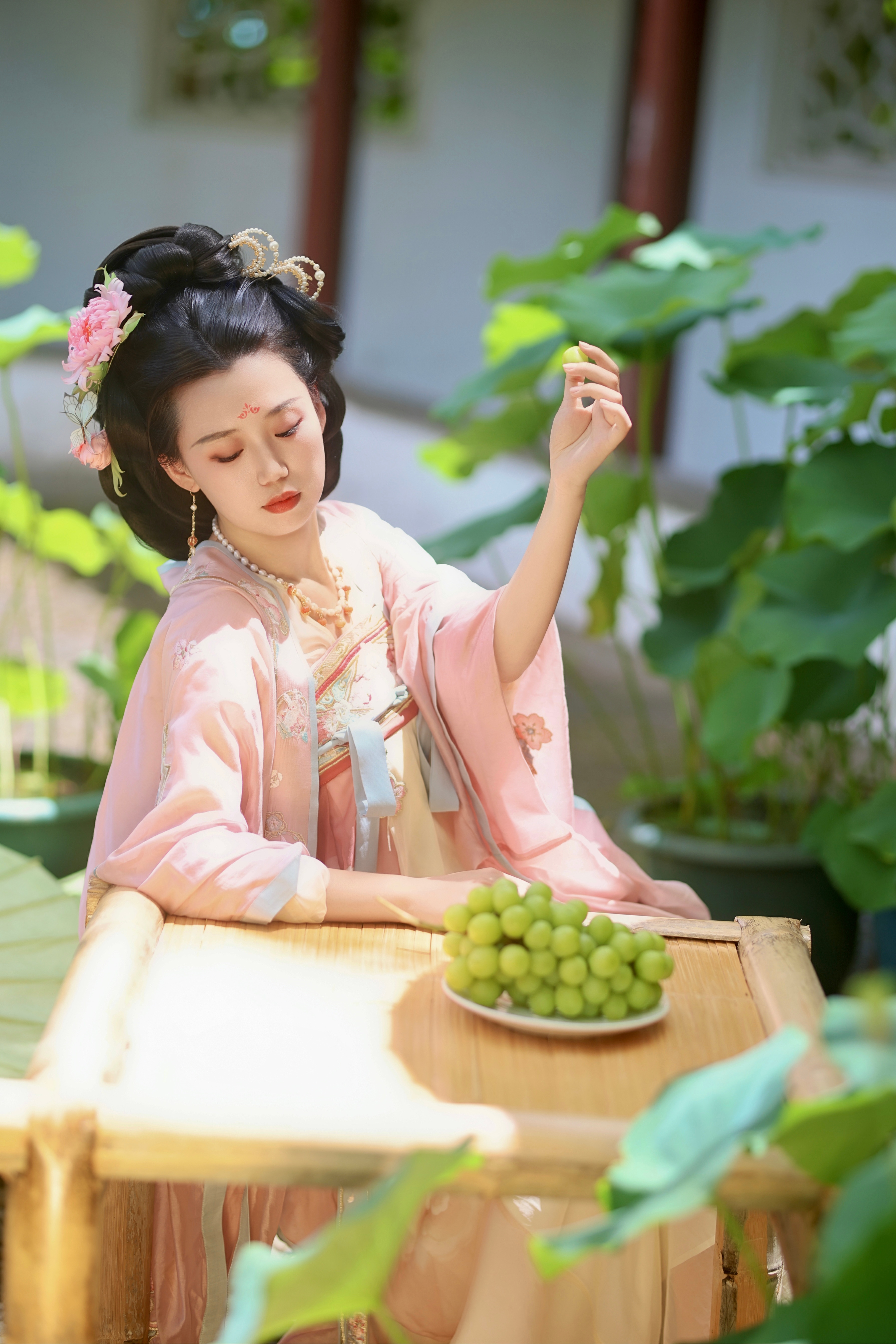 云想衣裳花想容🪷超爱的一次创作！[么么哒]时隔两年又穿上唐装啦~ 连续两周顶着