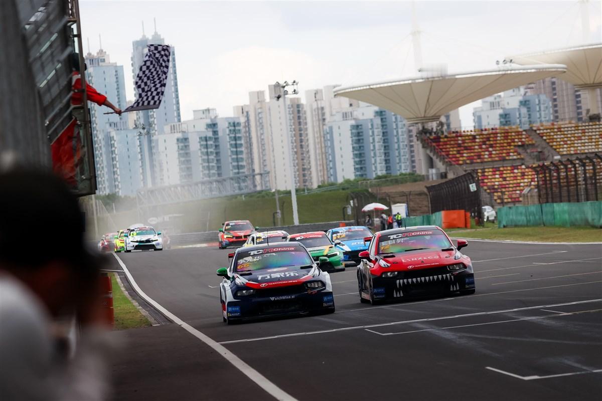 回顾 2025 赛季，最值得书写的不是某一场比赛的胜负，而是领克捷凯车队以绝对统