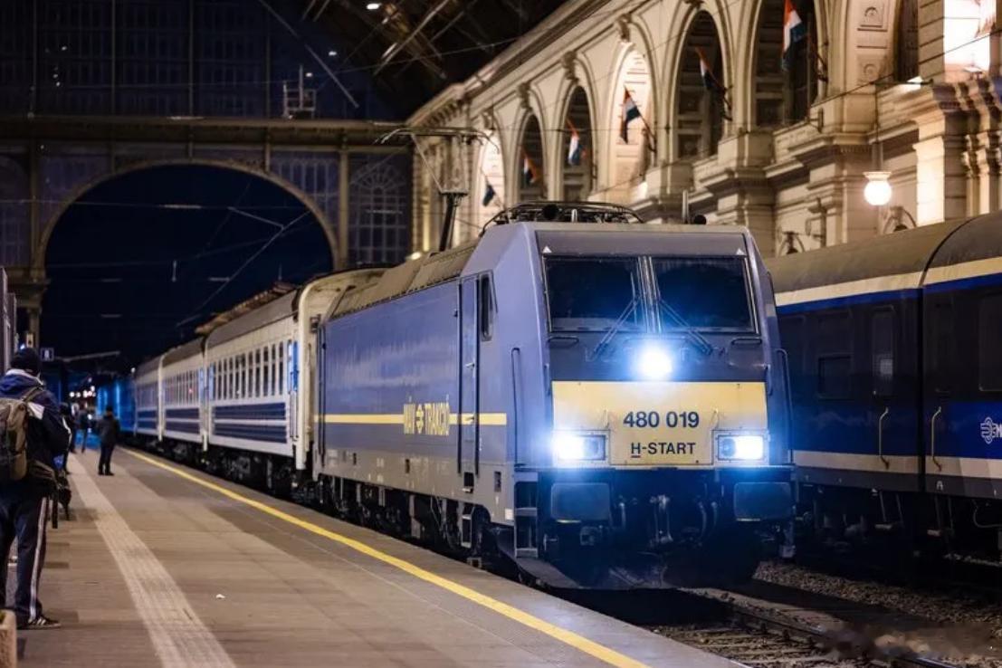 【乌匈列车接到“炸弹警报”？虚惊一场，对安全的挑战和人心的试探】25日黎明，匈牙