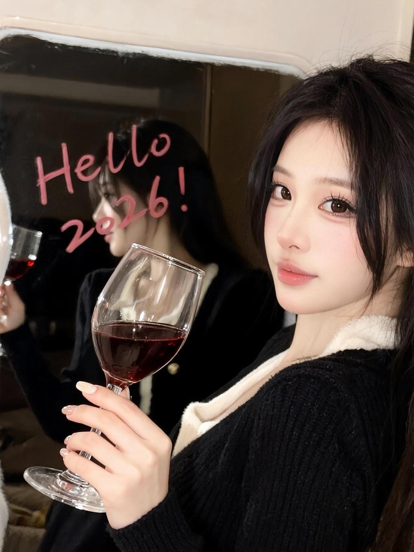 🧨 | ɴᴇʏ ʏᴇᴀʀ̆̈ 🧨 年年景不改 岁岁人常在 祝世界热...